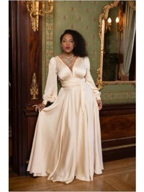 NWT Hollywood Glam Longsleeve Wedding Dress